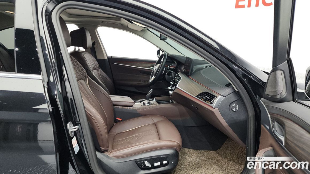 BMW 5-Series 530i xDrive Luxury, 2023
