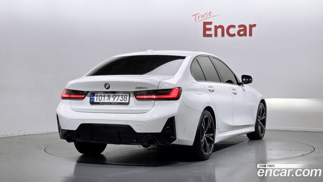 BMW 3-Series 320i M Sport, 2023