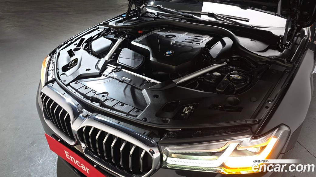 BMW 5-Series 530i Luxury, 2023