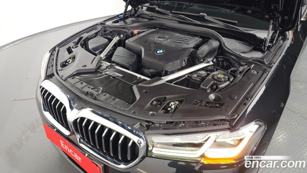 BMW 5-Series 530i Luxury, 2023