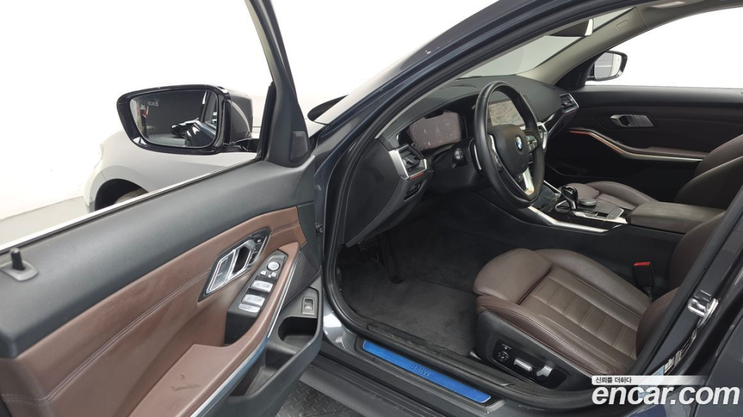 BMW 3-Series 320i Touring Luxury, 2022