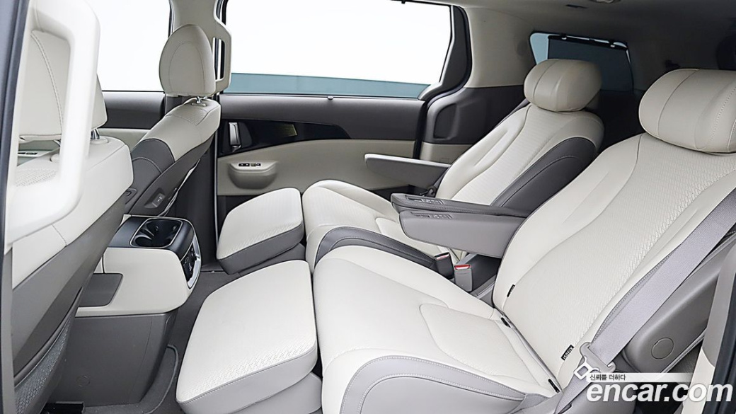 Kia Carnival 7-Seater Signature, 2024