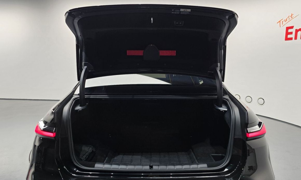 BMW 7-Series 740i xDrive M Sport, 2025