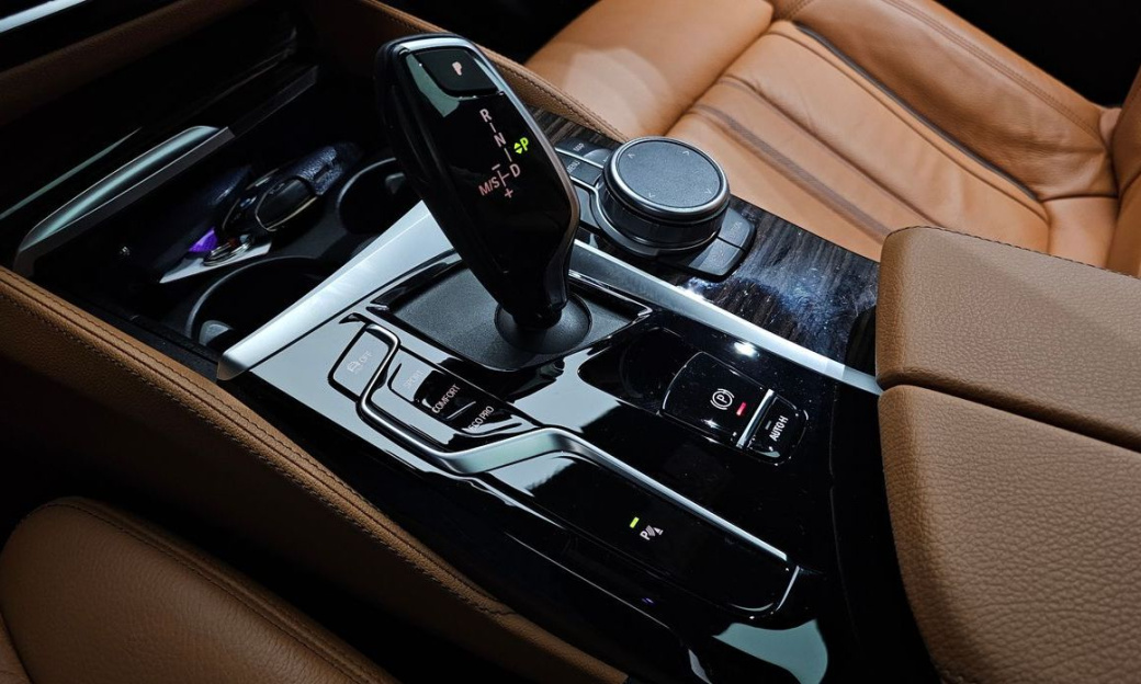 BMW 5-Series 520i M Sport, 2022