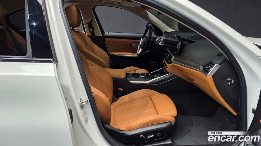 BMW 3-Series 320i, 2024