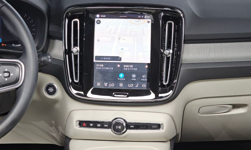 Volvo XC40 B4 Ultra Bright, 2025
