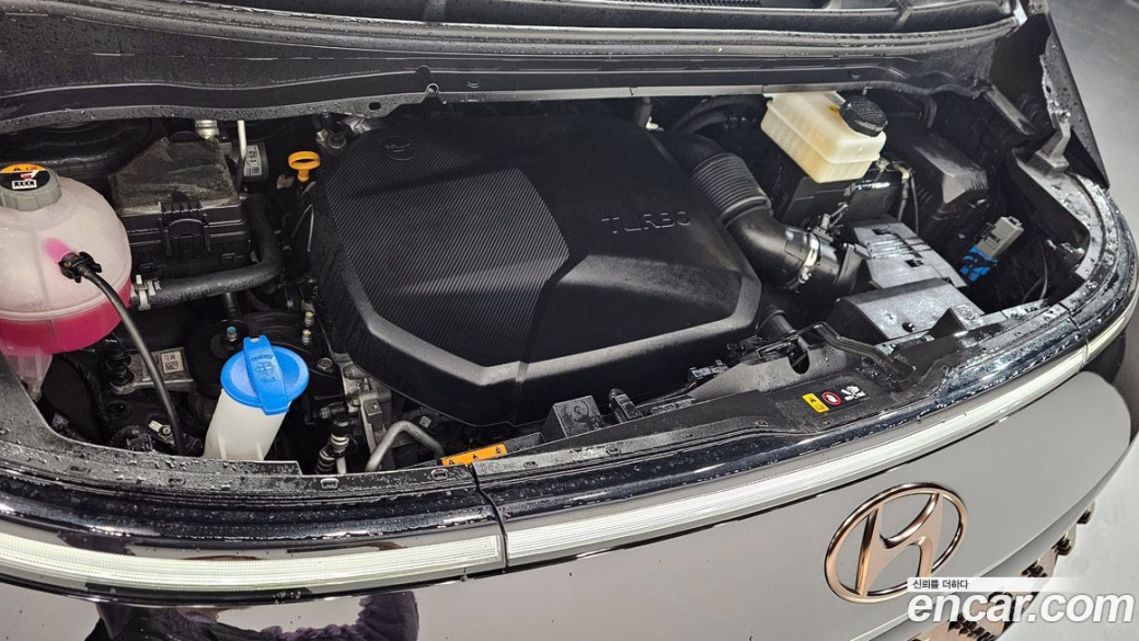 Hyundai Staria 4WD Lounge 9-Seater, 2023