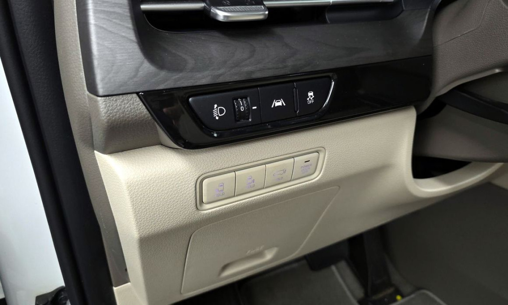 Kia Carnival 9-Seater Signature, 2023