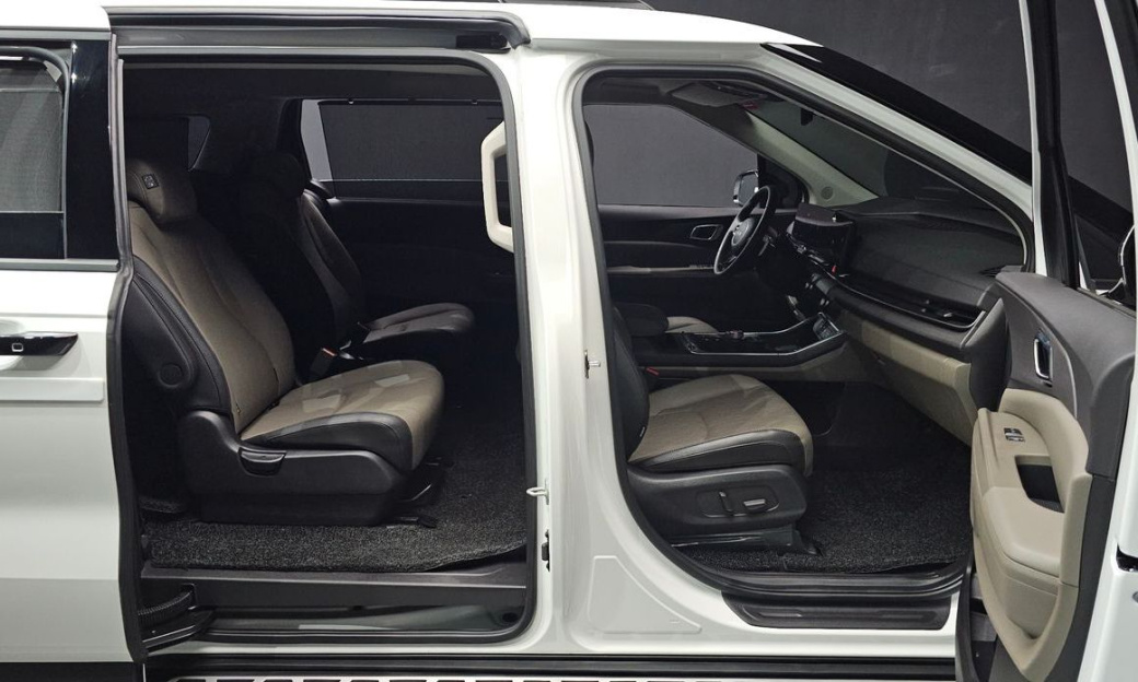 Kia Carnival 9-Seater Noblesse, 2024
