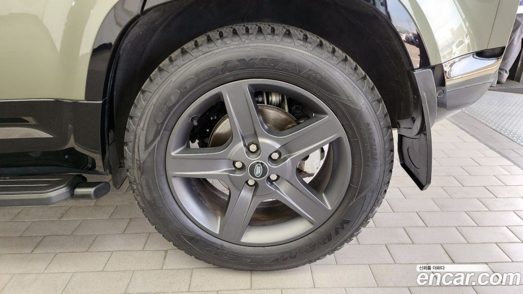 Land Rover Defender 110 D250 X-Dynamic SE, 2025