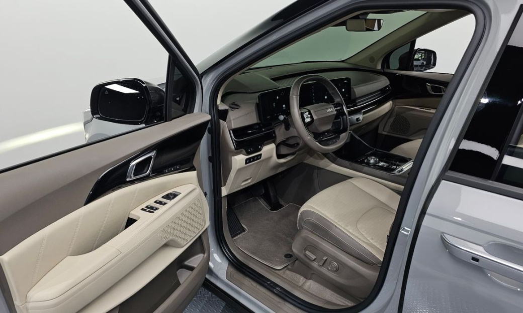 Kia Carnival 7-Seater Gravity, 2025