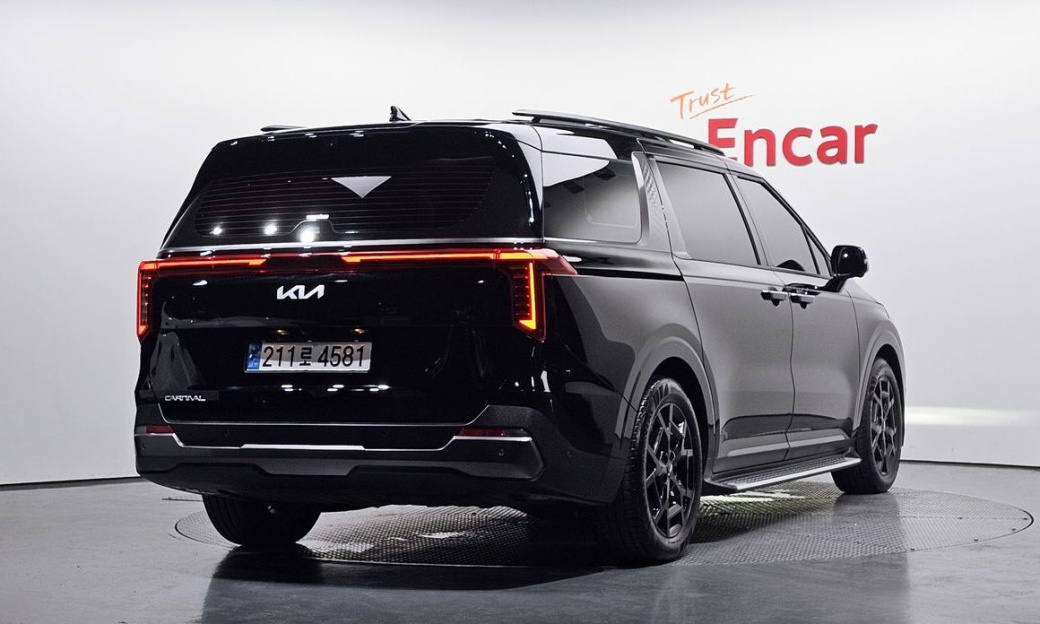 Kia Carnival 7-Seater Gravity, 2024