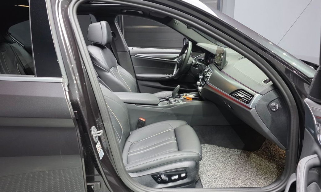 BMW 5-Series 520i M Sport, 2023