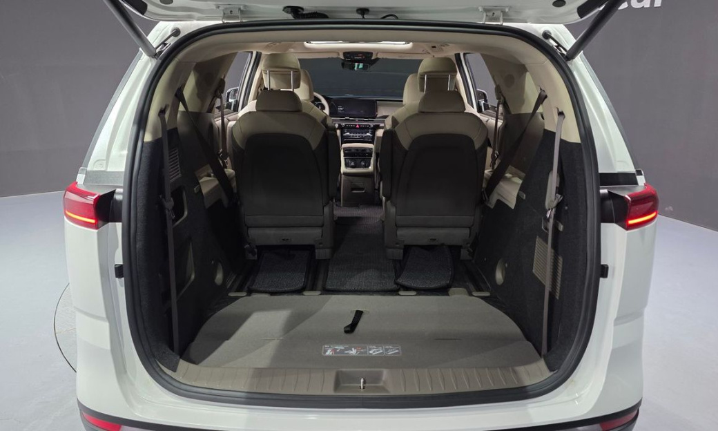 Kia Carnival 9-Seater Signature, 2023