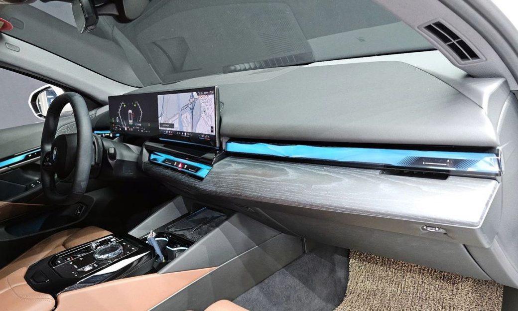 BMW 5-Series 530i xDrive, 2024