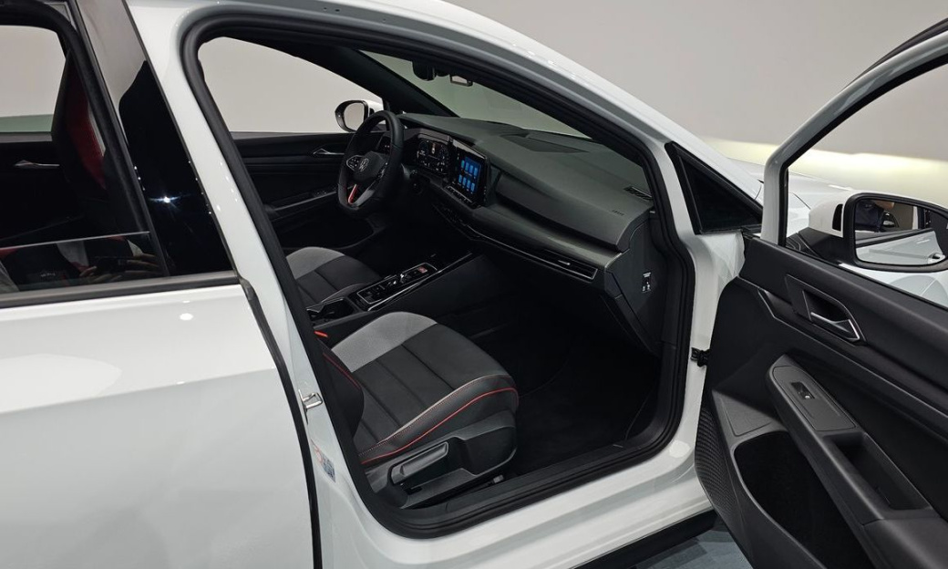 Volkswagen Golf 2.0 GTI, 2024
