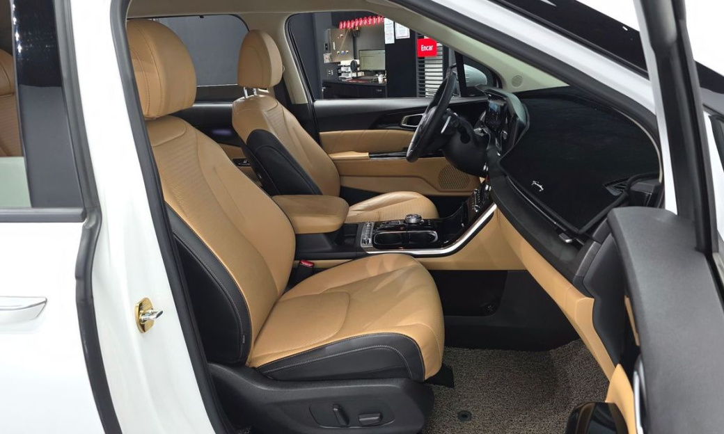 Kia Carnival 7-Seater Signature, 2023