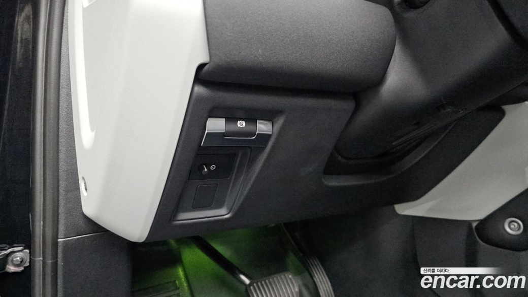 Land Rover Defender 110 D250 SE, 2023
