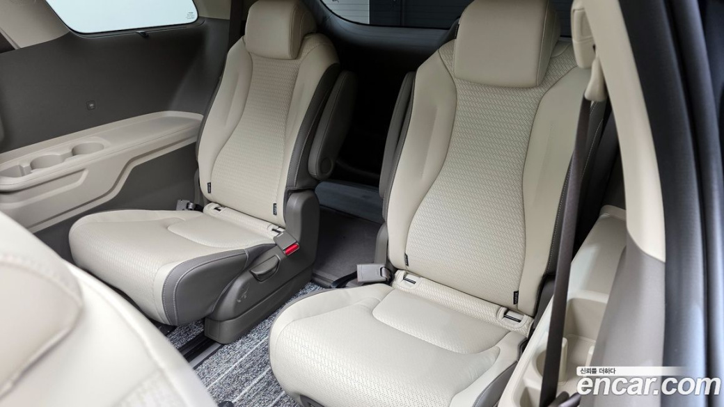 Kia Carnival 9-Seater Gravity, 2025