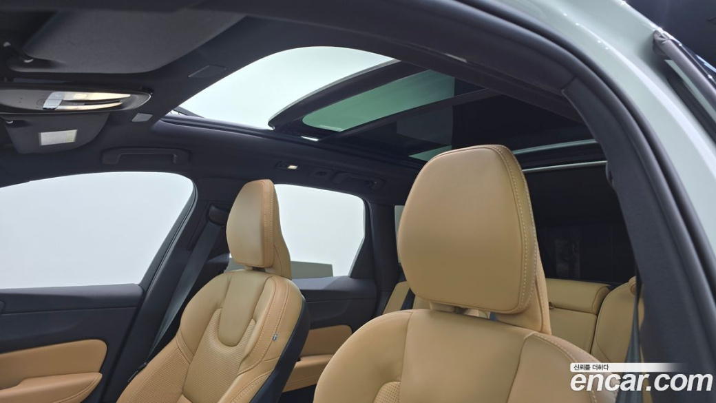 Volvo XC60 B5 Inscription, 2022