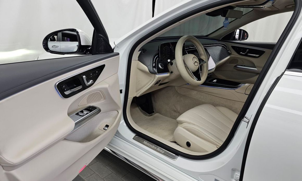 Mercedes-Benz E-Class E220d 4MATIC Exclusive, 2024