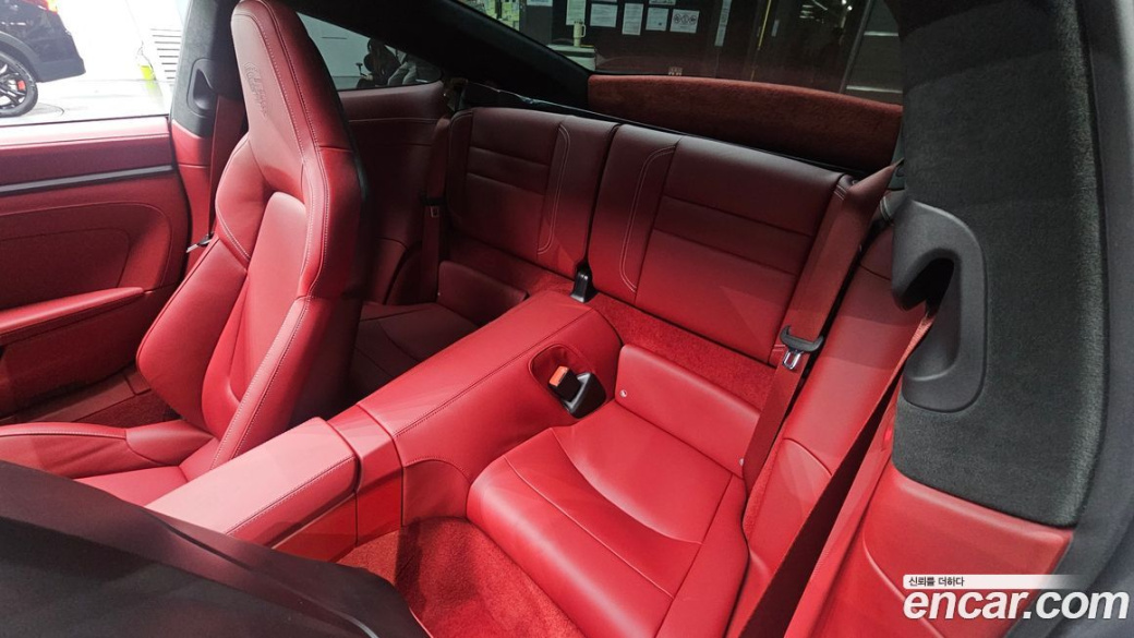 Porsche 911 Carrera 4 GTS, 2026