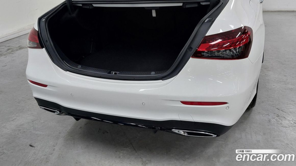 Mercedes-Benz E-Class E350 4MATIC AMG Line, 2023