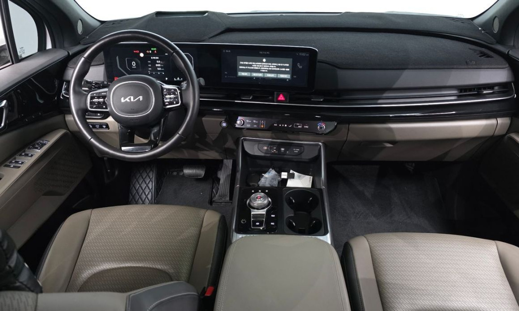Kia Carnival 7-Seater Signature, 2024