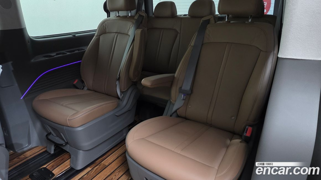 Hyundai Staria 4WD Lounge 9-Seater, 2025