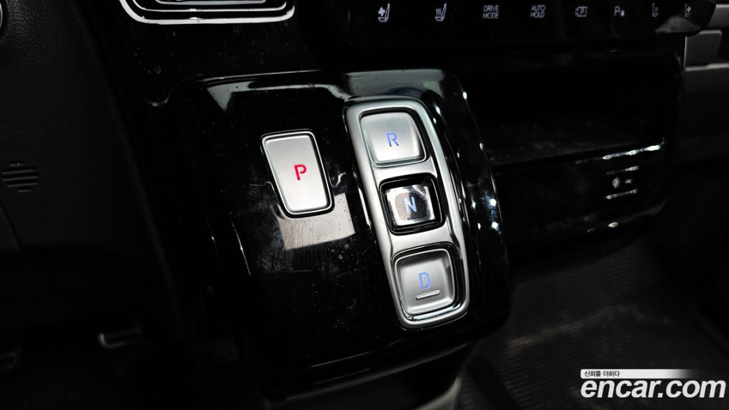Hyundai Staria 4WD Lounge 9-Seater, 2025