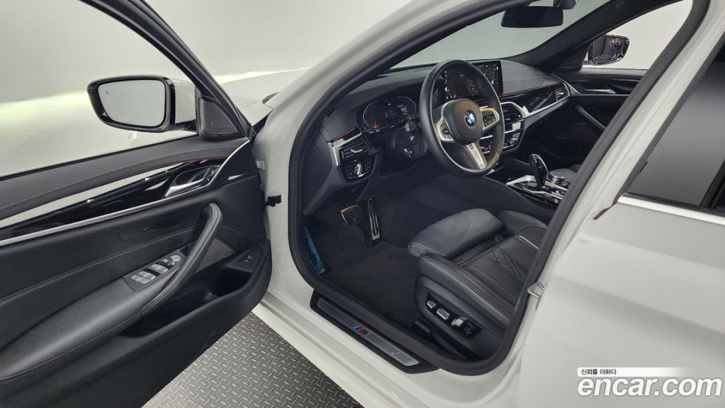 BMW 5-Series 530i M Sport Package, 2023