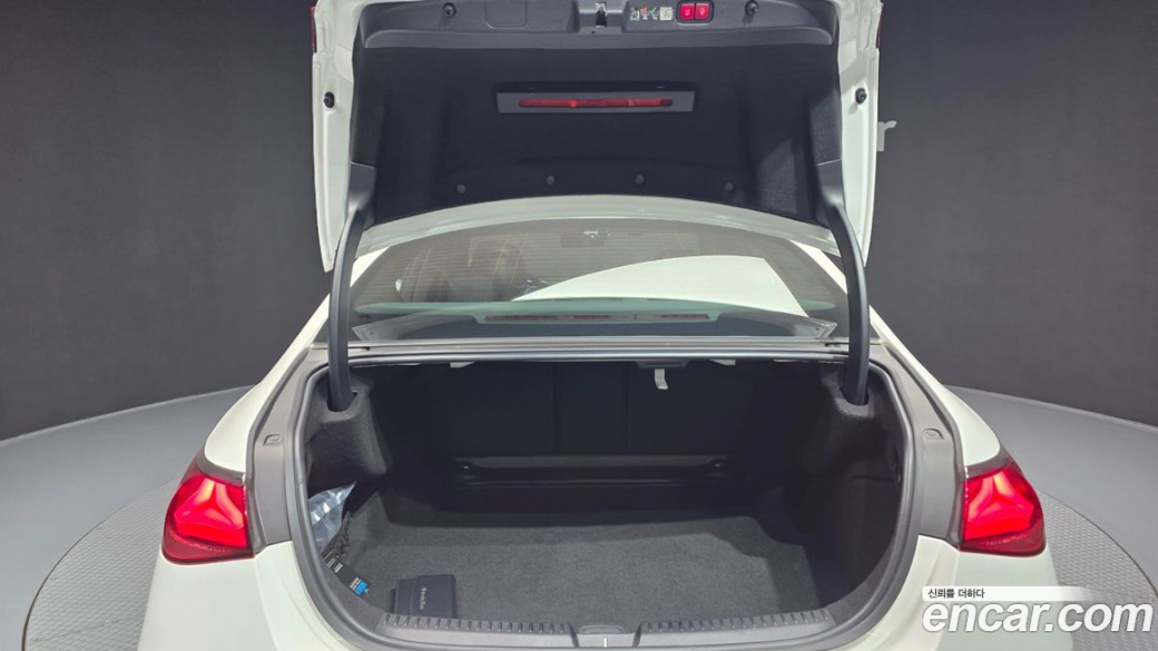Mercedes-Benz E-Class E300 4MATIC Exclusive, 2025