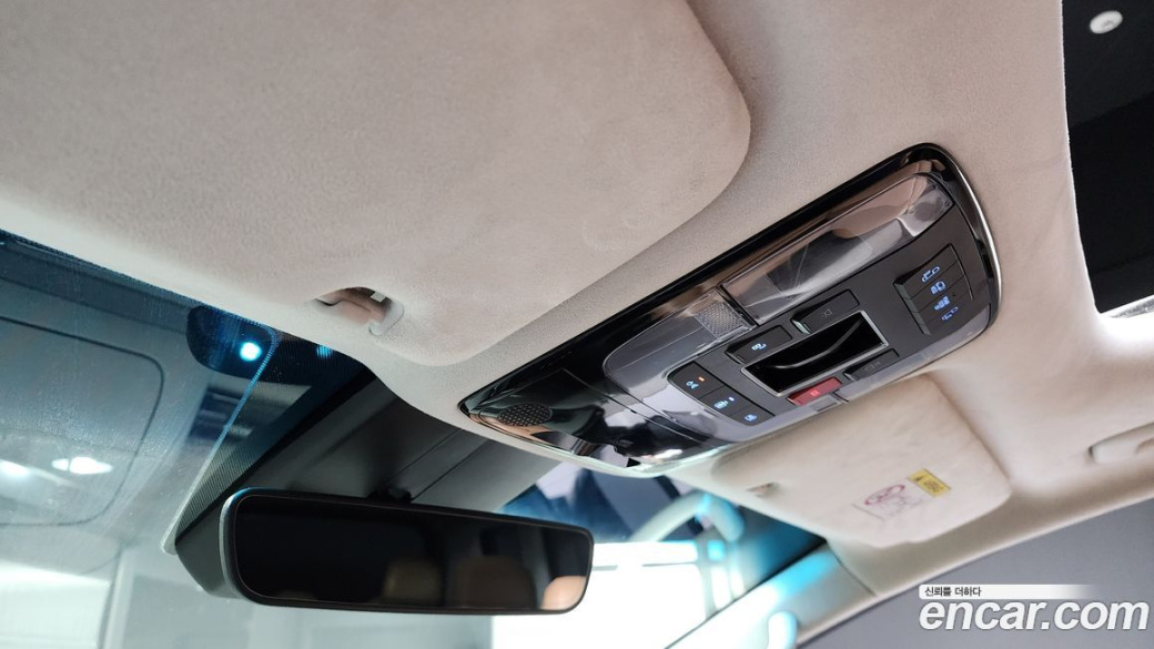 Hyundai Staria 4WD Lounge 9-Seater, 2023