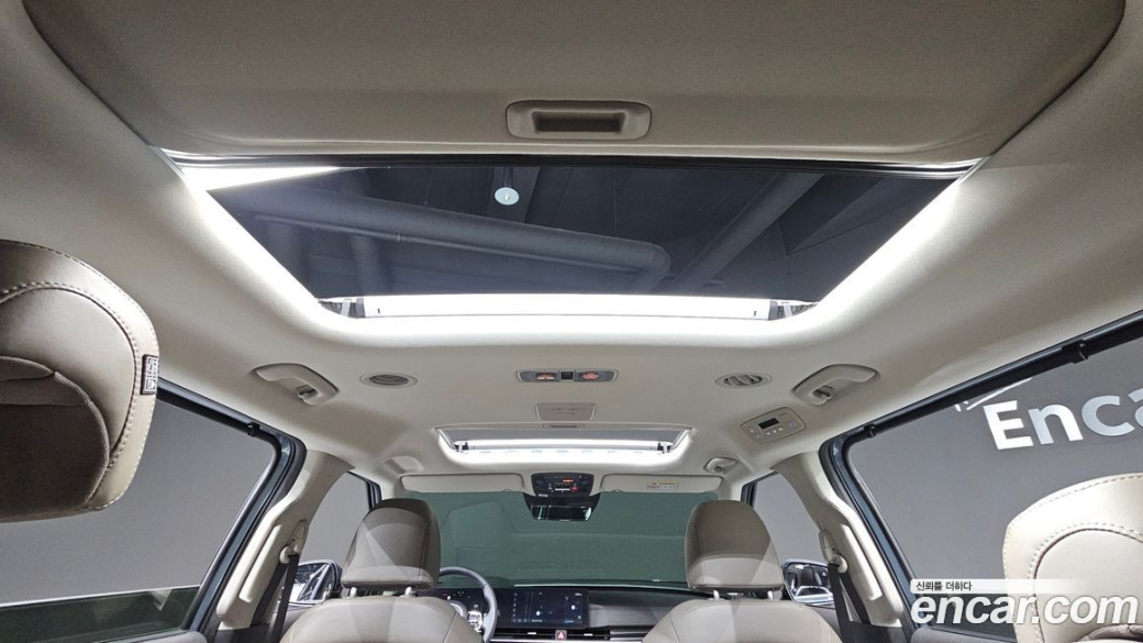 Kia Carnival 9-Seater Signature, 2024