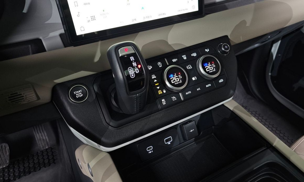 Land Rover Defender 110 D250 SE, 2024