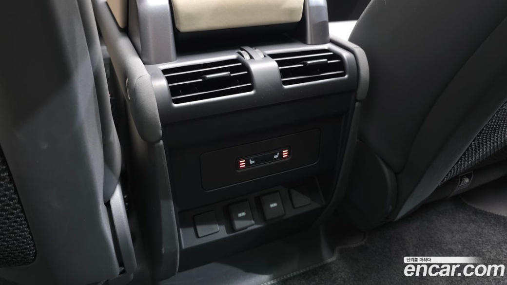 Land Rover Defender 110 P300 X-Dynamic SE, 2023