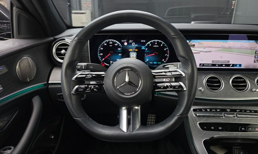 Mercedes-Benz E-Class E350 4MATIC AMG Line, 2022
