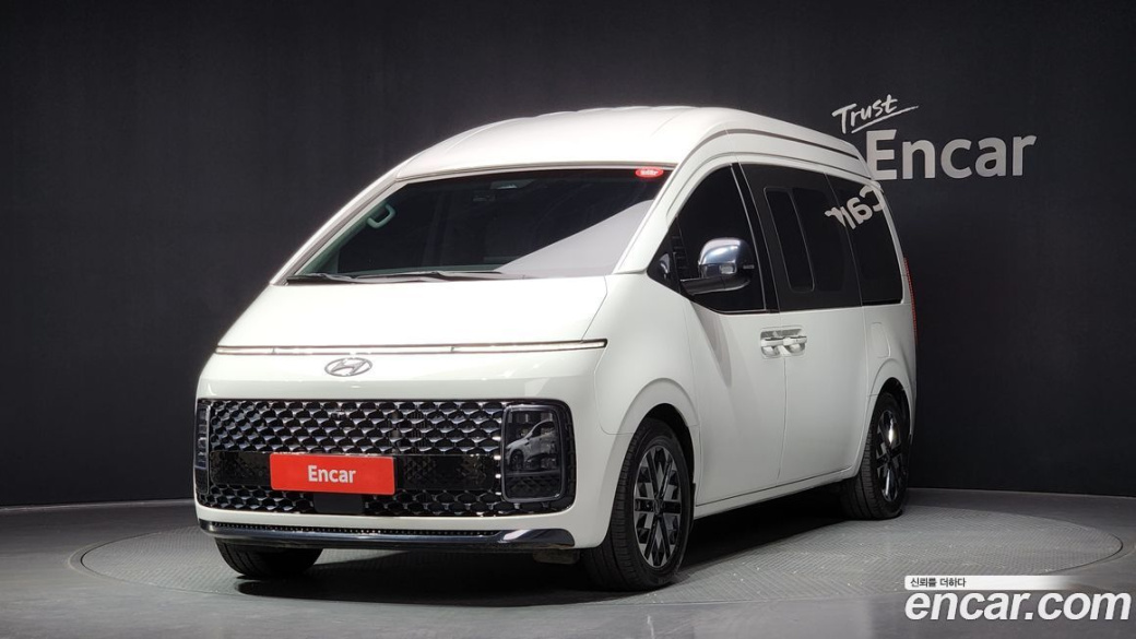 Hyundai Staria 4WD Lounge 9-Seater, 2022