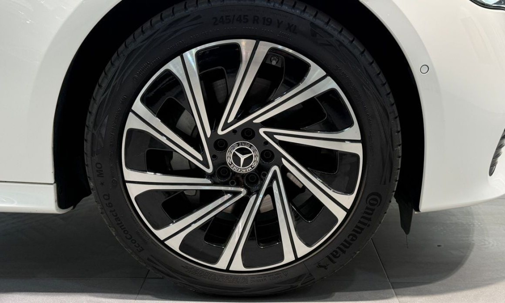 Mercedes-Benz E-Class E300 4MATIC Exclusive, 2025