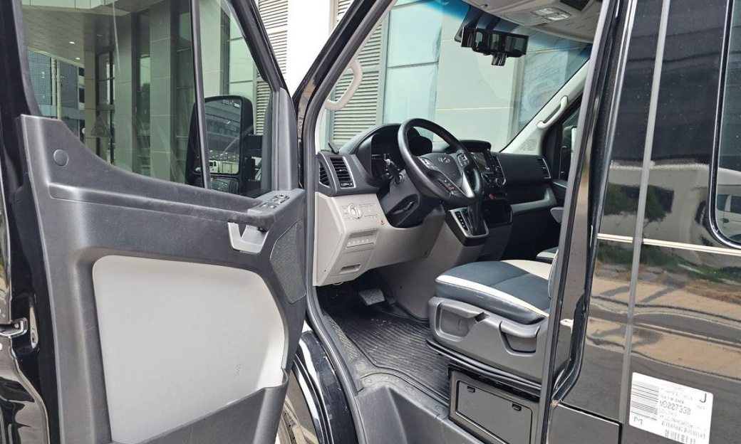 Hyundai Solati 16-seater, 2024