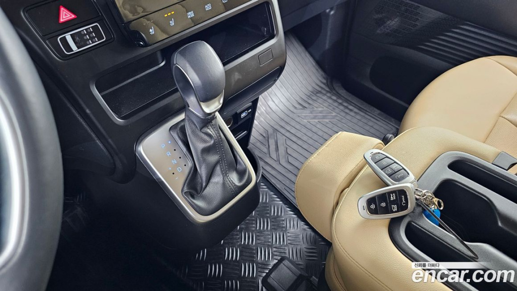 Hyundai Staria 4WD Tourer 9-Seater, 2023