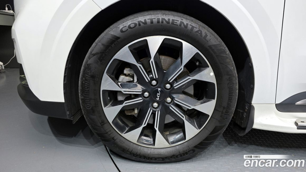 Kia Carnival 7-Seater Signature, 2023