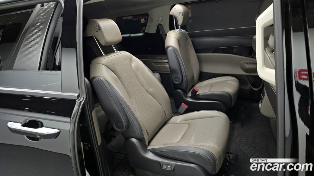 Kia Carnival 9-Seater Gravity, 2025