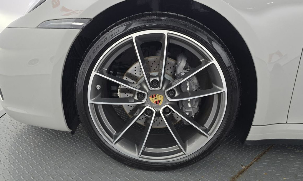 Porsche 911 Carrera, 2024