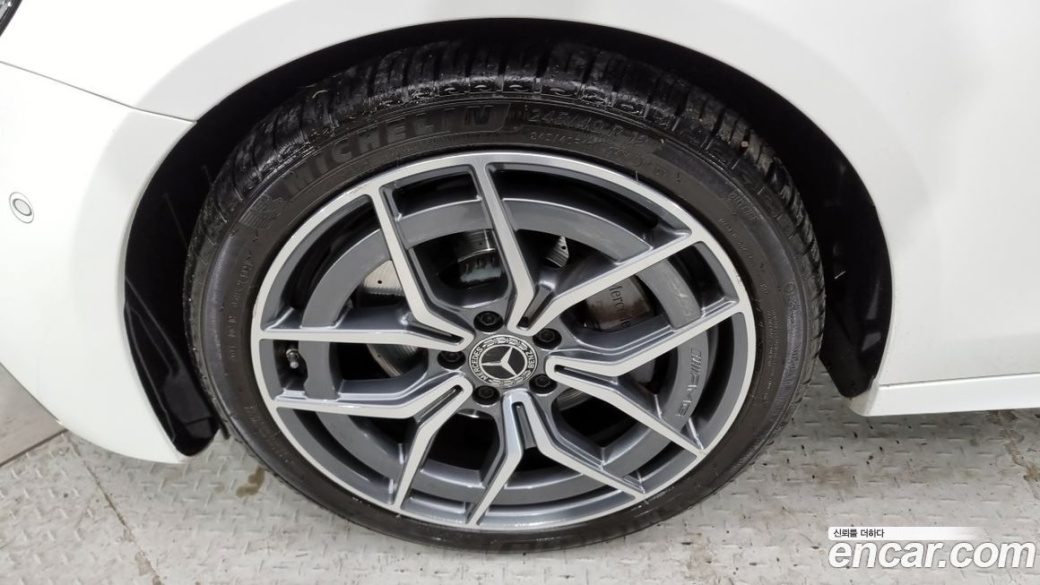 Mercedes-Benz E-Class E220d 4MATIC AMG Line, 2022