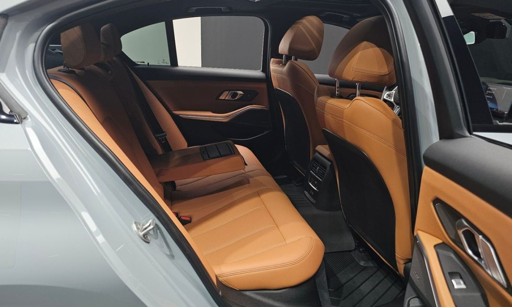 BMW 3-Series 320i M Sport, 2024