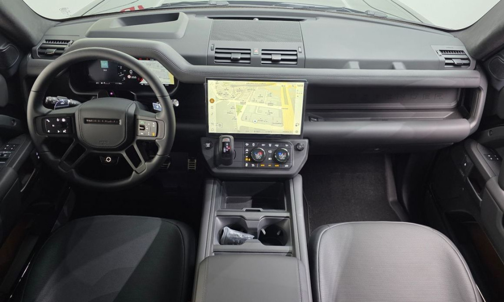 Land Rover Defender 110 P635 Octa Black, 2026
