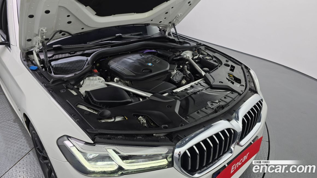 BMW 5-Series 523d xDrive M Sport, 2023