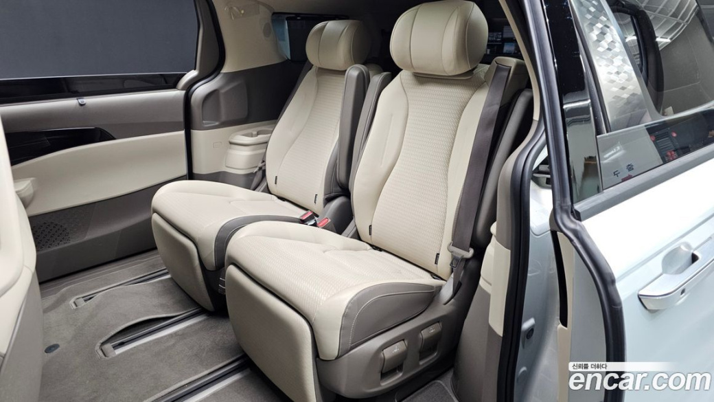 Kia Carnival 7-Seater Signature, 2024