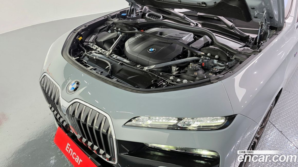 BMW 7-Series 740i xDrive M Sport, 2025